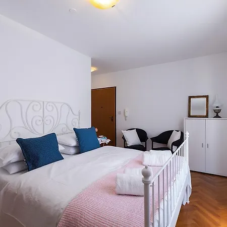 Maia's Beach Apartment